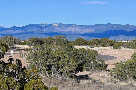 14 Via La Luna, Santa Fe, NM 87506