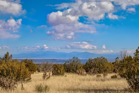 156 Wagon Trl, Cerrillos, NM 87010