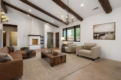 126 Caminito Montano, Santa Fe, NM 87501