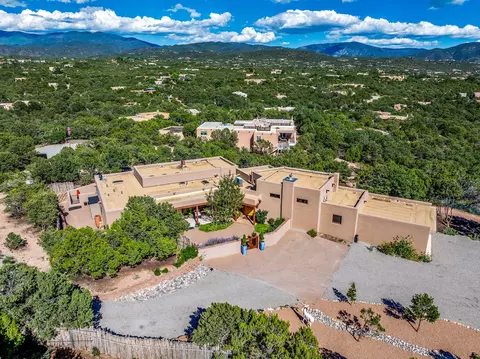 276 Chula Vis, Santa Fe, NM 87501