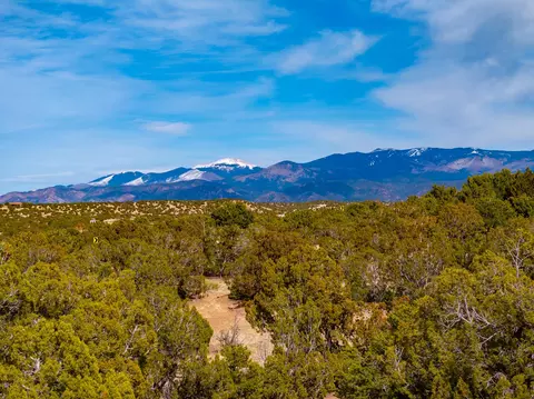 100 Paseo Del Conejo, Santa Fe, NM 87506