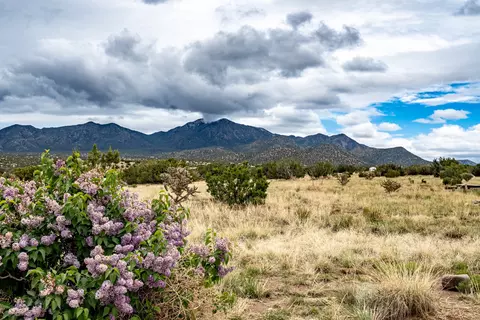 28 Cliff View Dr, Cerrillos, NM 87010