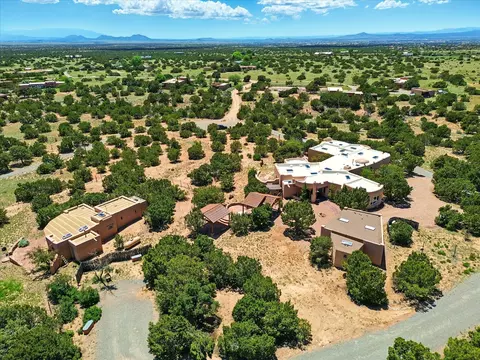 31 Ab Hondo Trl, Santa Fe, NM 87508