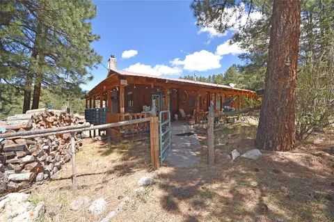 19 Canoe Ct, Jemez Springs, NM 87025