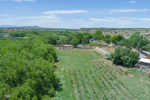 442 Los Pinos Rd, Santa Fe, NM 87507