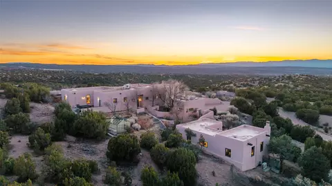 24 Calle Encanto, Santa Fe, NM 87506