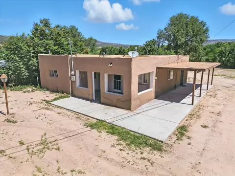 143 County Rd 51, Velarde, NM 87582