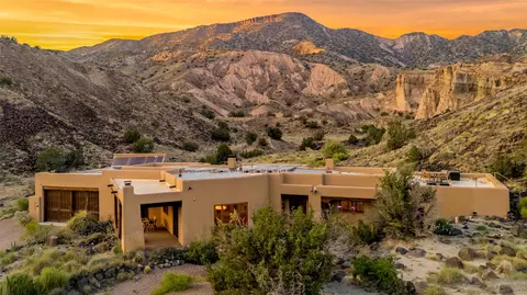 34 Rincon Canada, Abiquiu, NM 87510