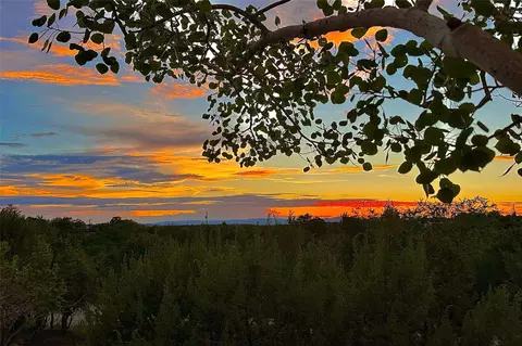 1073 Encantado Dr, Santa Fe, NM 87501