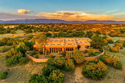 35 Wildhorse, Santa Fe, NM 87506