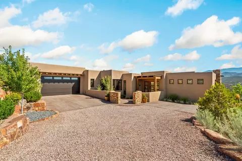 193 Circle Dr, Santa Fe, NM 87501