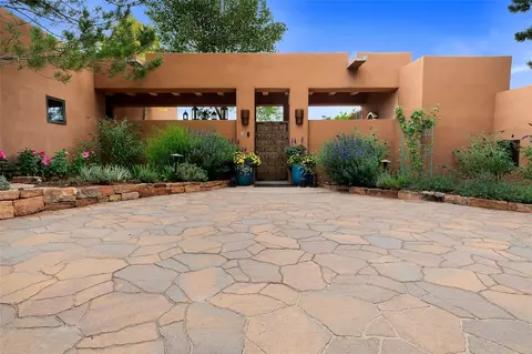 1131 Piedra Rondo, Santa Fe, NM 87501