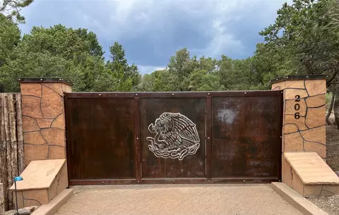 206 Camino Del Norte, Santa Fe, NM 87501