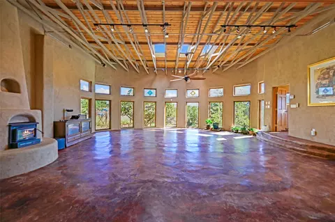 66 Camino Dimitrio, Santa Fe, NM 87508