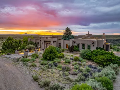 Undisclosed, Ranchos De Taos, NM 87557