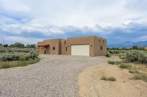 6 Villa Cielo Azul, El Prado, NM 87529