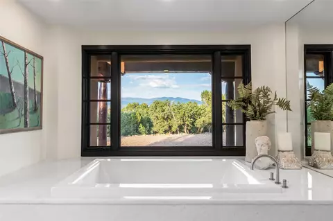 55 Calle San Martin, Santa Fe, NM 87506