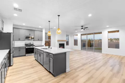 77 Cadena Loop, White Rock, NM 87547