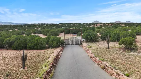 54 Anaya Spg #A, Santa Fe, NM 87508