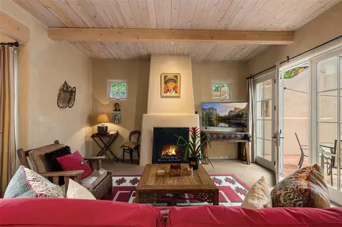 1 Cerro Gordo #B, Santa Fe, NM 87501