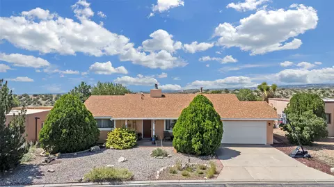 6423 Vooscane Ave, Cochiti Lake, NM 87083