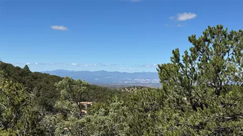2395 Camino Del Oso, Santa Fe, NM 87501