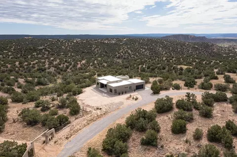 25 Vista Valle Cir, Lamy, NM 87540