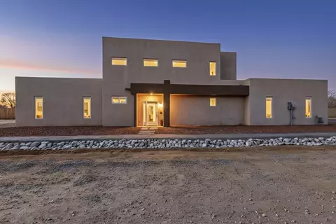 2822 Camino Mendoza, Santa Fe, NM 87507