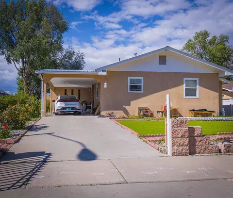 932 E Pueblo Dr, Espanola, NM 87532