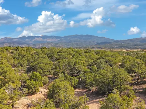 829 Calle David, Santa Fe, NM 87506