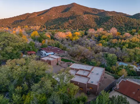 1612 Cerro Gordo Rd, Santa Fe, NM 87501