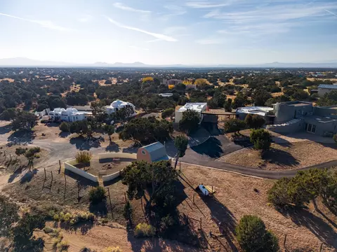 21 Sudeste Pl # B, Santa Fe, NM 87508