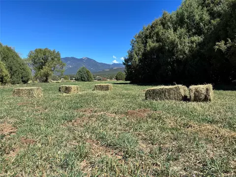 691 Apple Ct, Taos, NM 87571