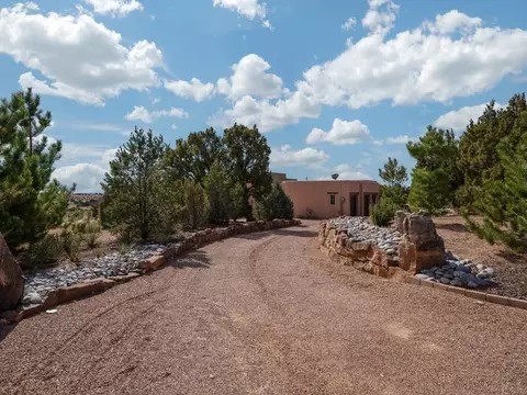 Exterior - 33 E Saddleback Mesa, Santa Fe, NM 87508 photo 18 of 19