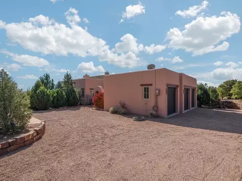 Exterior - 33 E Saddleback Mesa, Santa Fe, NM 87508 photo 17 of 19