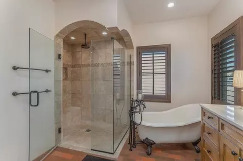Bath - 33 E Saddleback Mesa, Santa Fe, NM 87508 photo 3 of 7