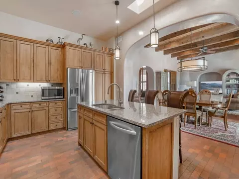 Kitchen - 33 E Saddleback Mesa, Santa Fe, NM 87508 photo 4 of 5