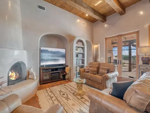 Living - 33 E Saddleback Mesa, Santa Fe, NM 87508 photo 1 of 3