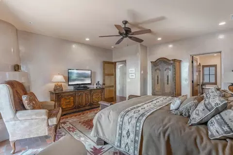 Bedroom - 33 E Saddleback Mesa, Santa Fe, NM 87508 photo 2 of 4