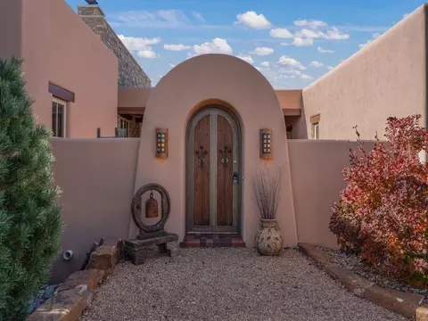 Exterior - 33 E Saddleback Mesa, Santa Fe, NM 87508 photo 3 of 19