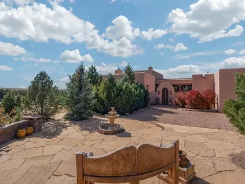 Exterior - 33 E Saddleback Mesa, Santa Fe, NM 87508 photo 2 of 19