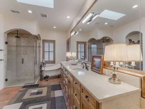 Bath - 33 E Saddleback Mesa, Santa Fe, NM 87508 photo 1 of 7