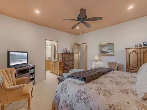 Bedroom - 33 E Saddleback Mesa, Santa Fe, NM 87508 photo 4 of 4