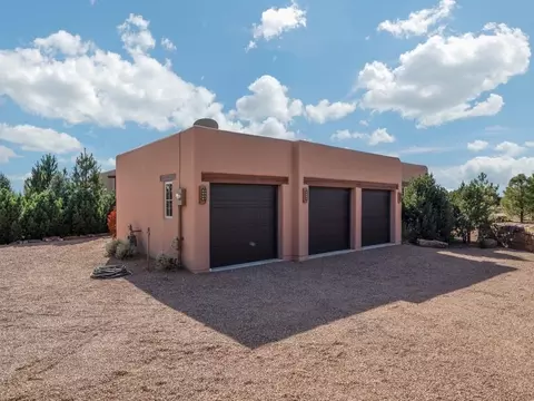 Exterior - 33 E Saddleback Mesa, Santa Fe, NM 87508 photo 16 of 19