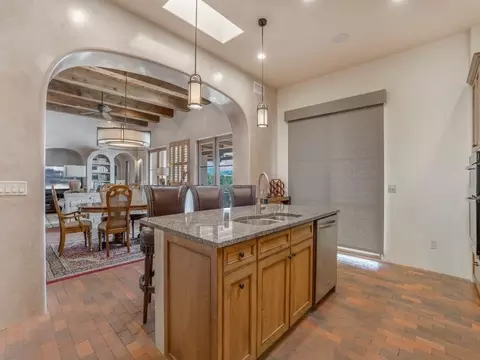 Kitchen - 33 E Saddleback Mesa, Santa Fe, NM 87508 photo 5 of 5