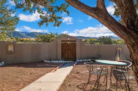 2101 Calle Tecolote, Santa Fe, NM 87505