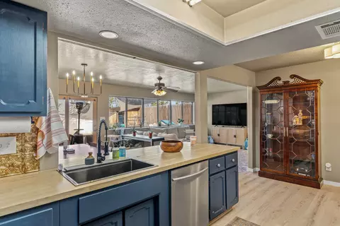 3317 James, Santa Fe, NM 87507