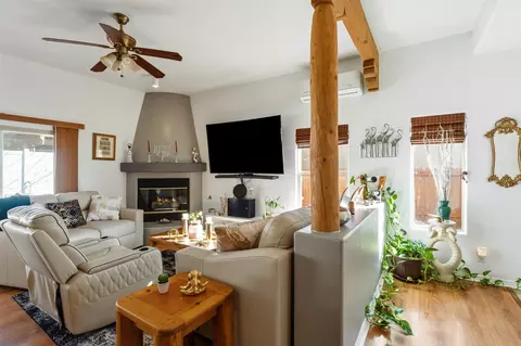 4609 Contenta Rdg, Santa Fe, NM 87507