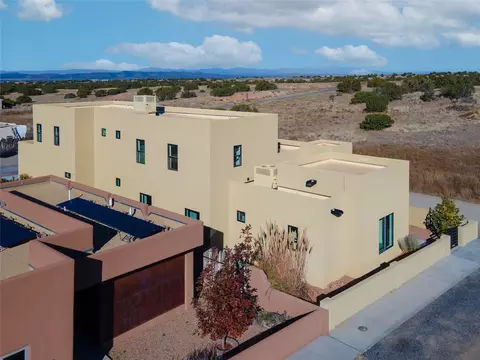 33 Blue Feather Rd, Santa Fe, NM 87508