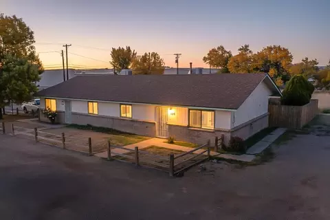 102-104 Nathan Ct, Los Lunas, NM 87031
